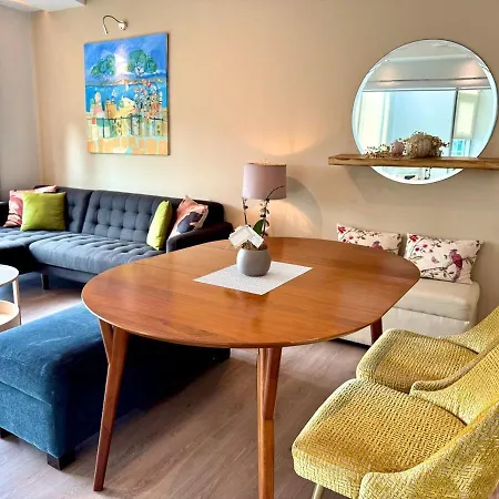Luxe 2-Br Condo In Avant Bgc